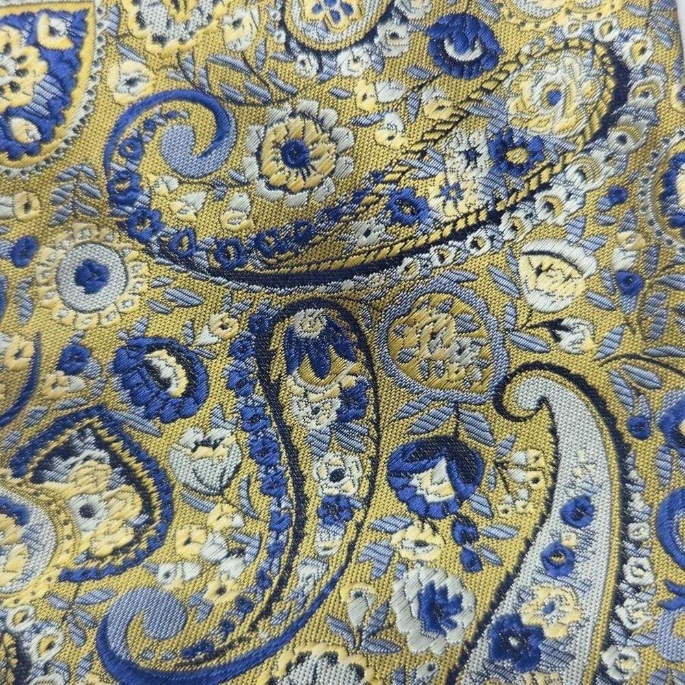 STACY ADAMS Signature Gold and Royal Blue Jacquard Paisley 100% Silk Tie - Picture 2 of 6